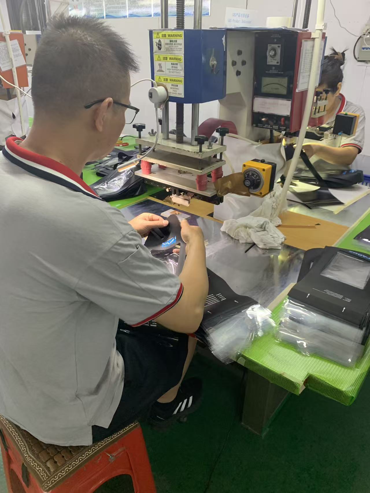 Fabricante de saco seco à prova d'água: capacidades de fábrica e processo de produção